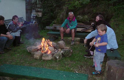 Lagerfeuer mit unseren Gästen